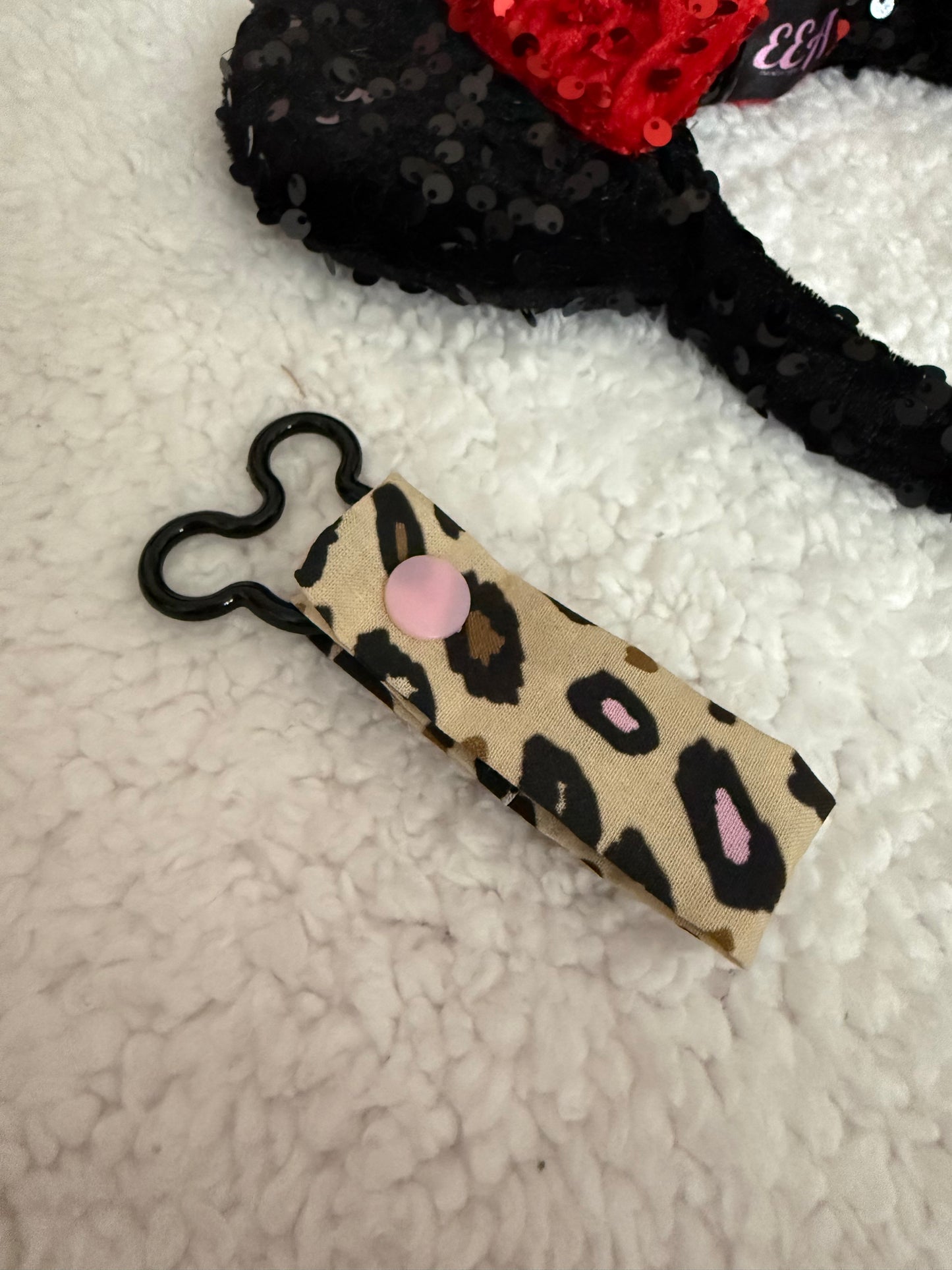 Ear Lanyard Holder